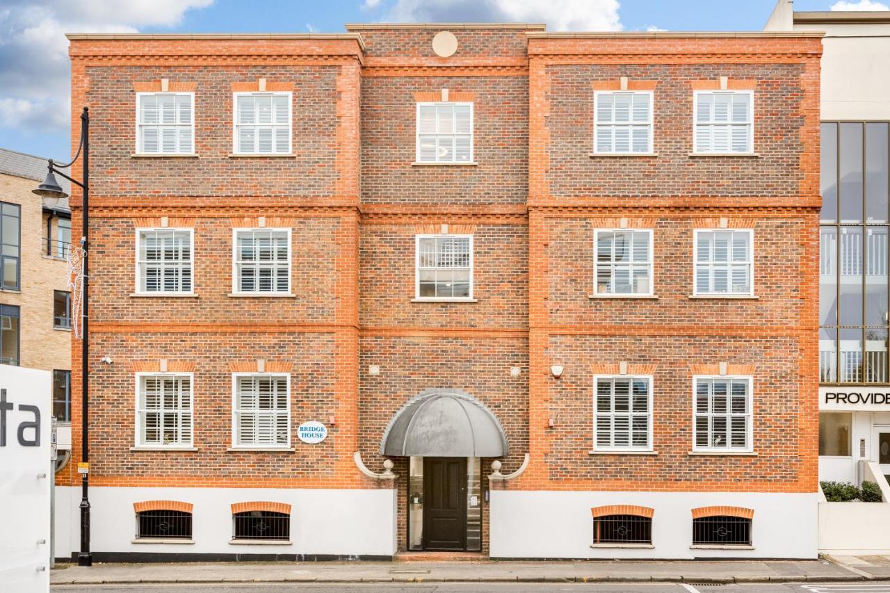 Charming 1 Bedroom Apt , Town Centre, Wifi, Free Parking By Tent Serviced Apartments Staines-upon-Thames Buitenkant foto
