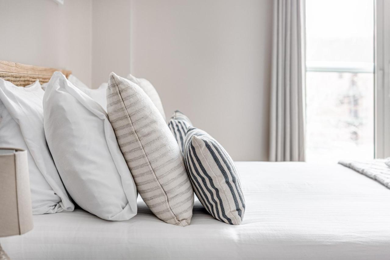 Charming 1 Bedroom Apt , Town Centre, Wifi, Free Parking By Tent Serviced Apartments Staines-upon-Thames Buitenkant foto